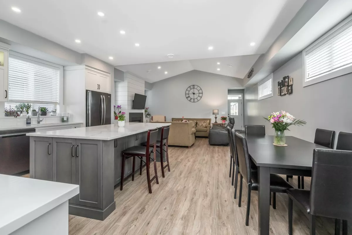 Powder Room Photo of 34711 2 Avenue, Abbotsford, BC