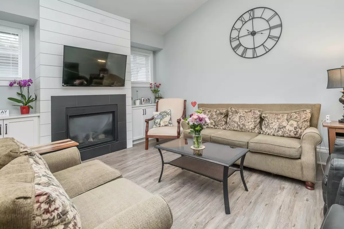 Primary Bathroom Photo of 34711 2 Avenue, Abbotsford, BC