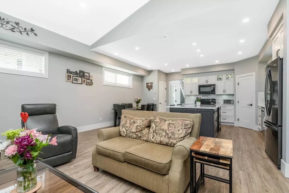 Walk-In Closet Photo of 34711 2 Avenue, Abbotsford, BC