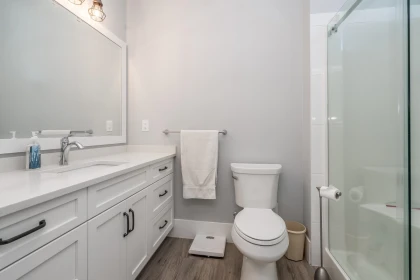 Hallway Photo of 34711 2 Avenue, Abbotsford, BC