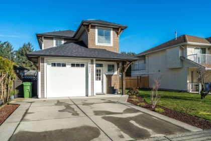 34711 2 Avenue, Abbotsford, BC