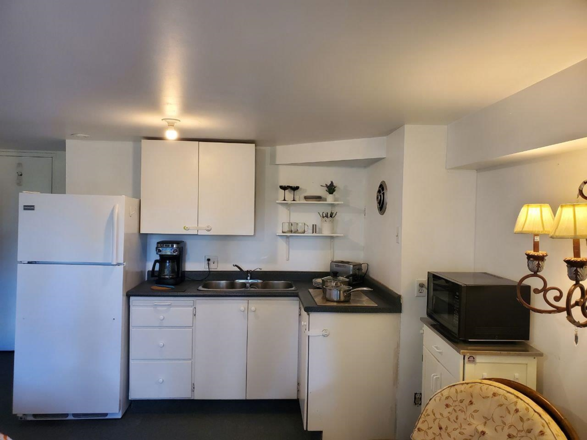 Entry Foyer Photo of 1372 Ottawa Avenue, West Vancouver, BC