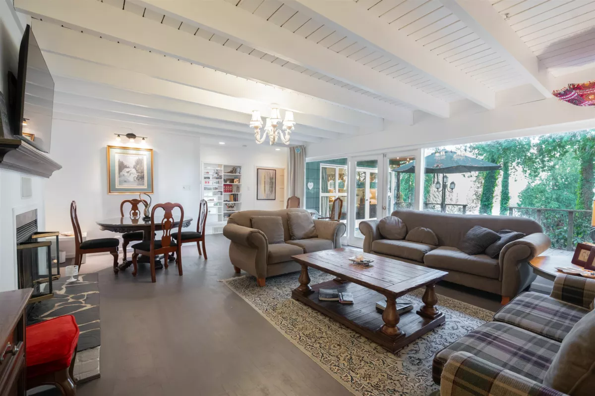 Family Room Photo of 1372 Ottawa Avenue, West Vancouver, BC