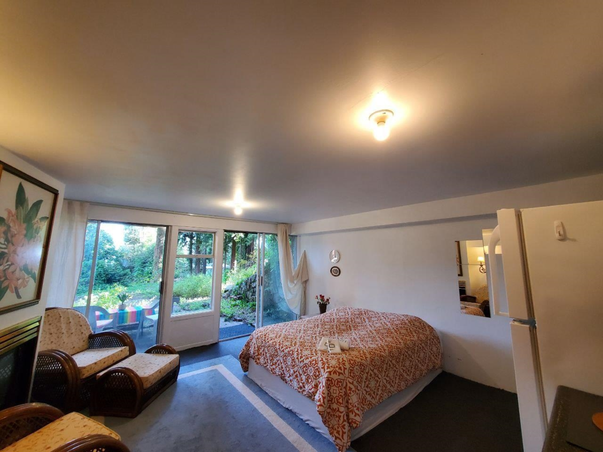 Hallway Photo of 1372 Ottawa Avenue, West Vancouver, BC