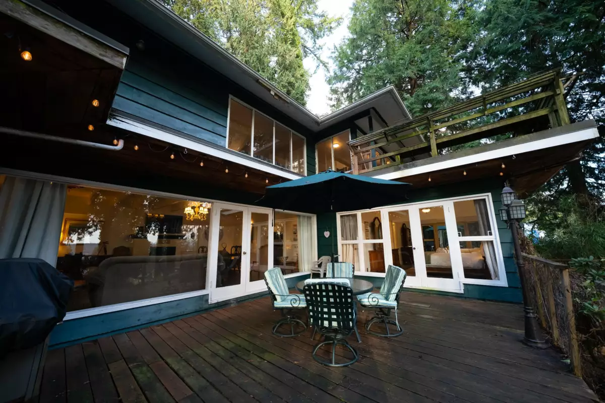 Outdoor Patio Photo of 1372 Ottawa Avenue, West Vancouver, BC