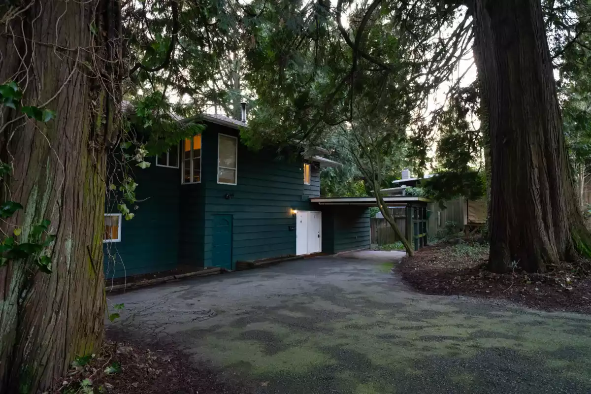 Swimming Pool Photo of 1372 Ottawa Avenue, West Vancouver, BC