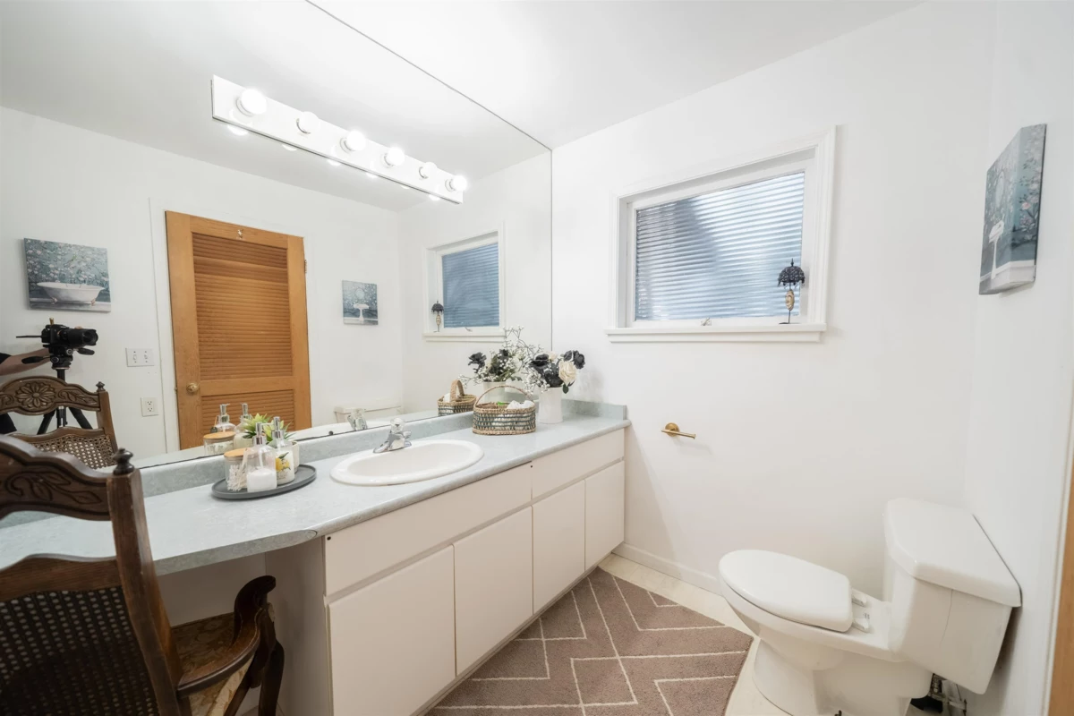 Walk-In Closet Photo of 1372 Ottawa Avenue, West Vancouver, BC