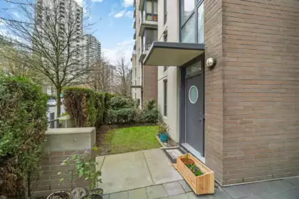 110 3588 Crowley Drive, Vancouver, BC