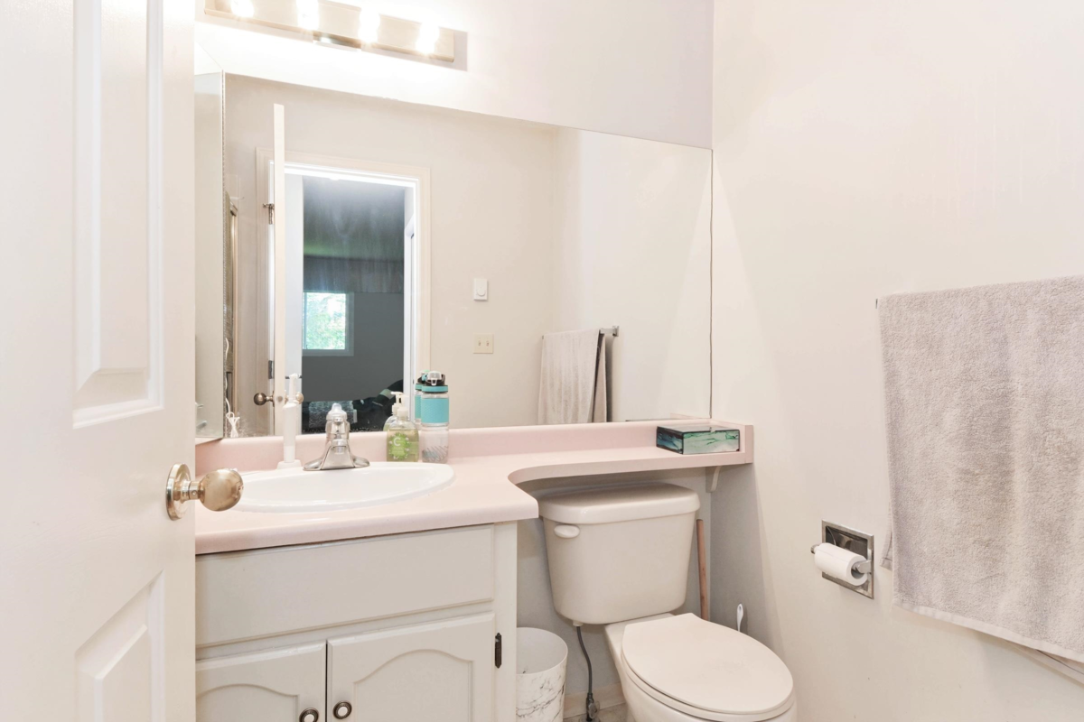 Walk-In Closet Photo of 46 6467 197 Street, Langley, BC