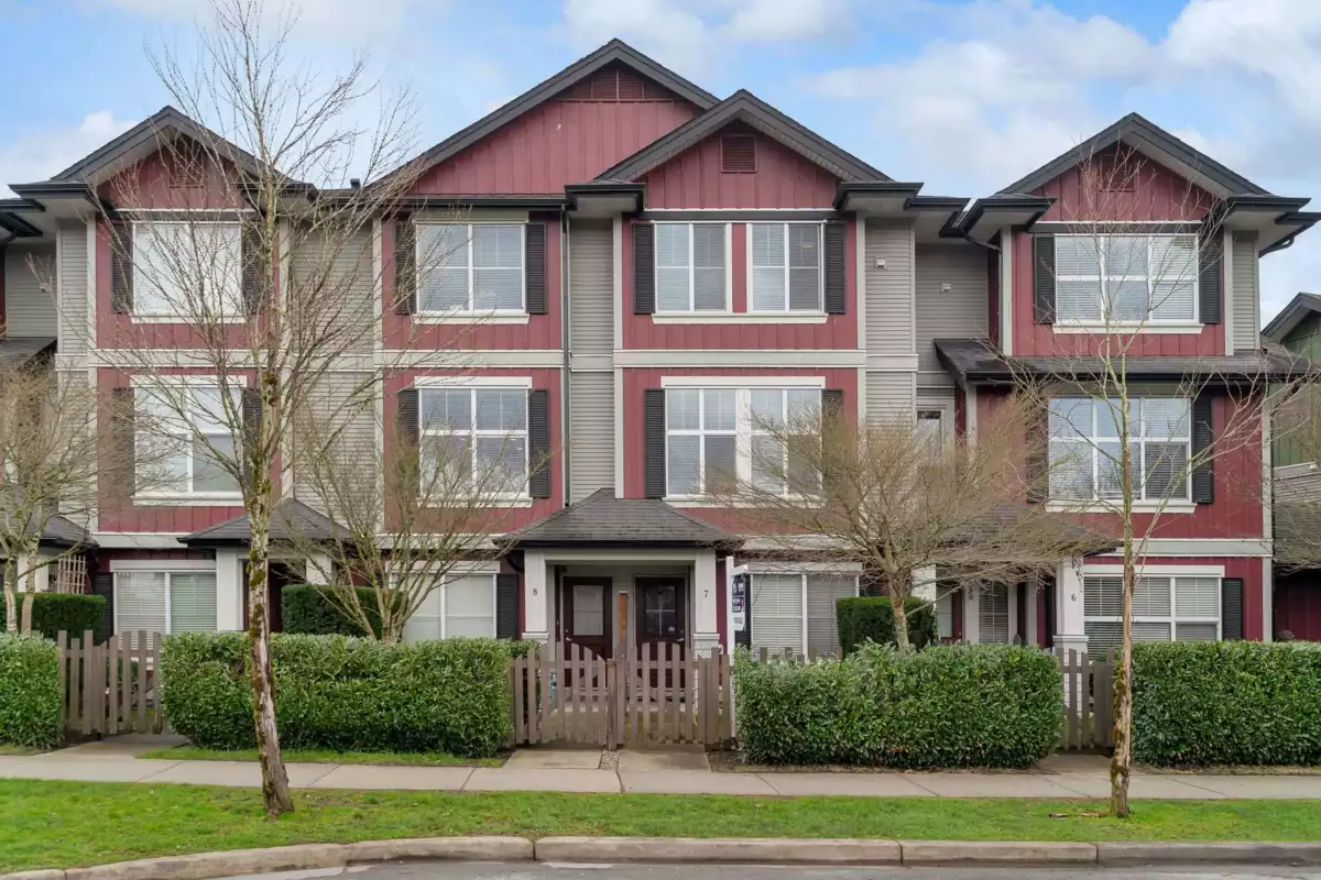 Dining Area Photo of 7 18211 70 Avenue, Surrey, BC