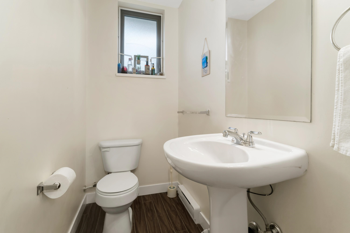 Entry Foyer Photo of 7 18211 70 Avenue, Surrey, BC