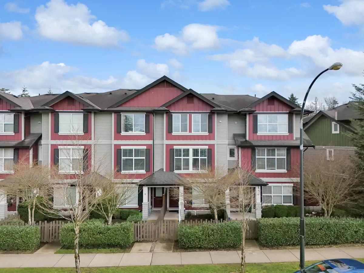 Family Room Photo of 7 18211 70 Avenue, Surrey, BC