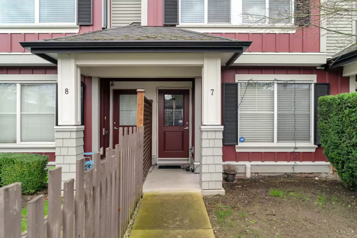 Kitchen Photo of 7 18211 70 Avenue, Surrey, BC
