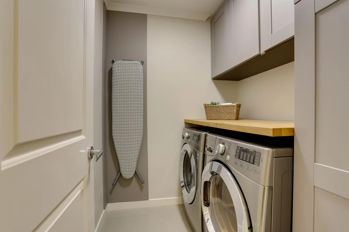 Entry Foyer Photo of 30 5510 Admiral Way, Delta, BC