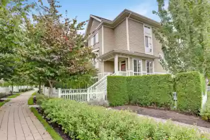 Outdoor Patio Photo of 30 5510 Admiral Way, Delta, BC
