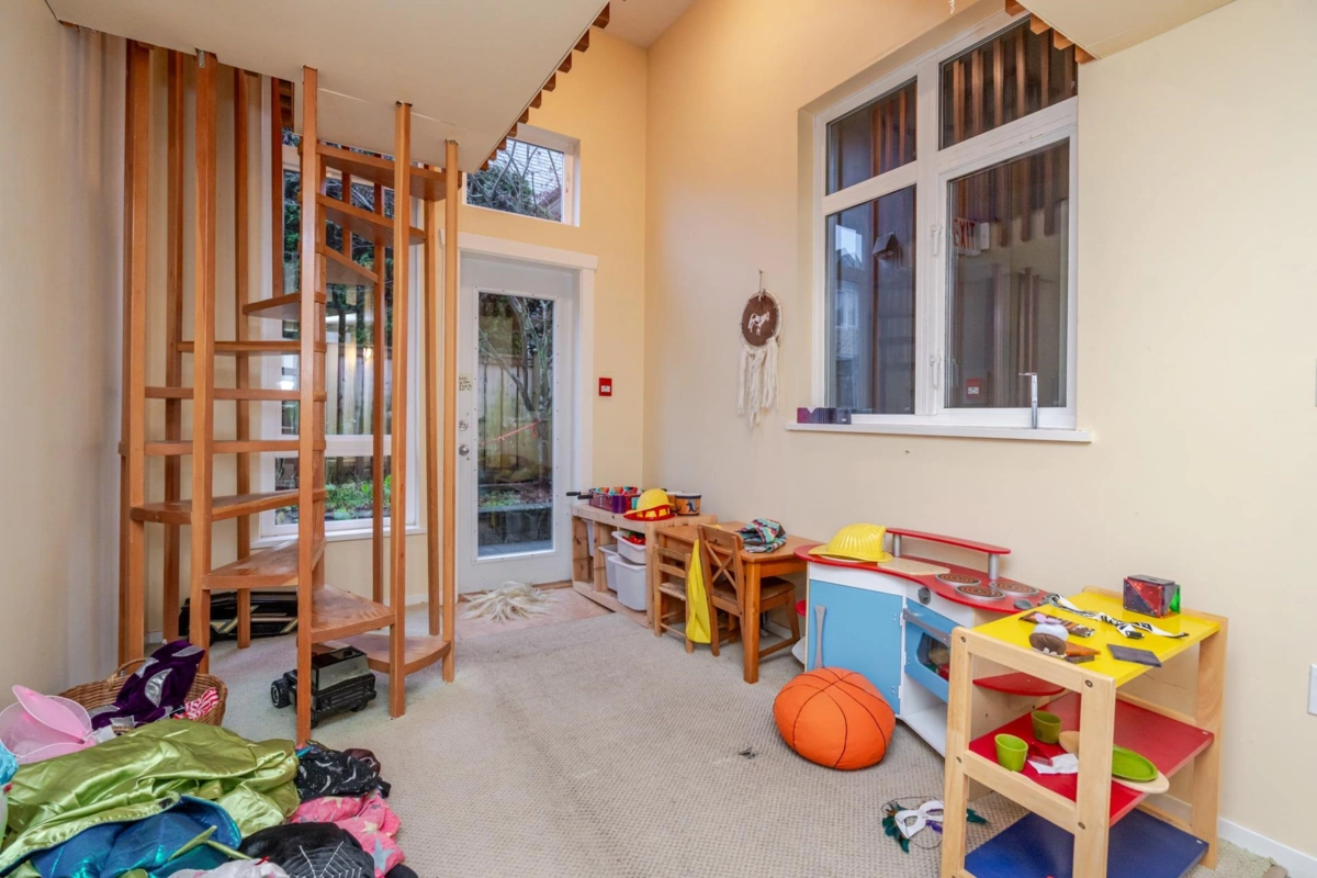 Backyard Photo of 304 4272 Albert Street, Burnaby, BC