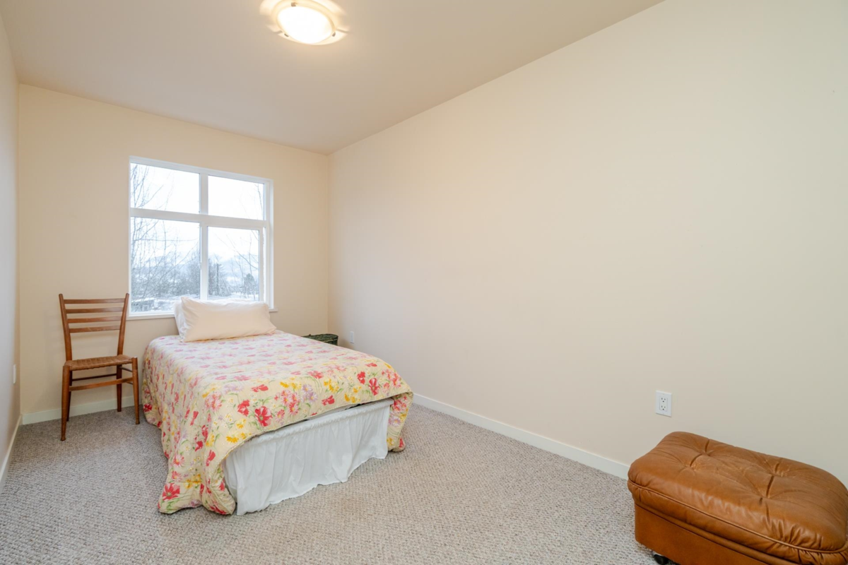 Basement Recreation Room Photo of 304 4272 Albert Street, Burnaby, BC