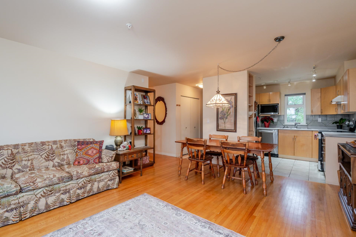 Dining Area Photo of 304 4272 Albert Street, Burnaby, BC