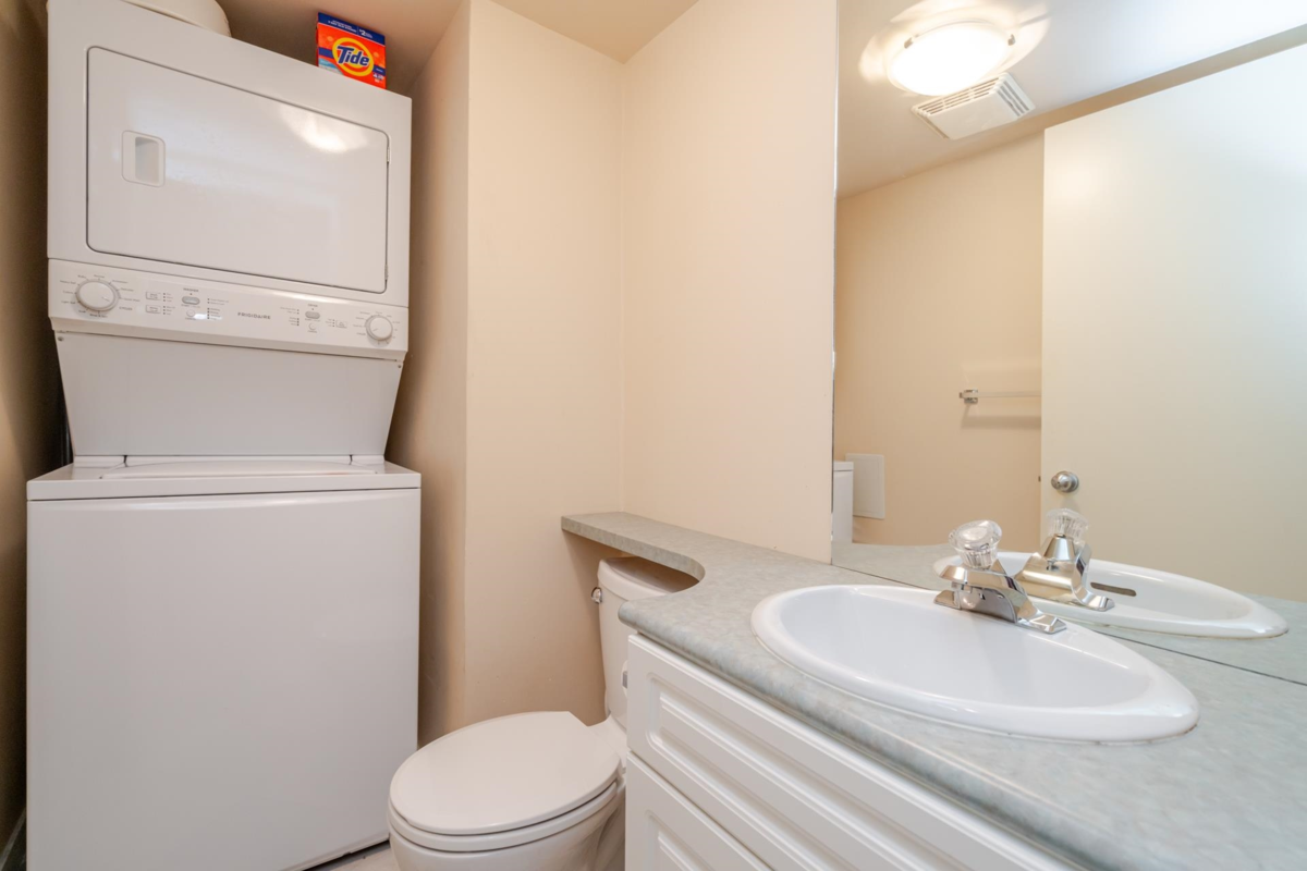 Entry Foyer Photo of 304 4272 Albert Street, Burnaby, BC