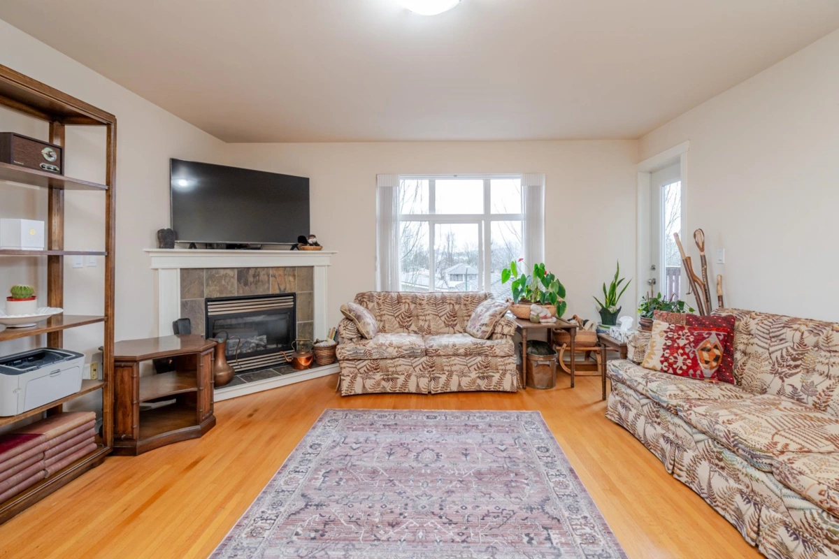Family Room Photo of 304 4272 Albert Street, Burnaby, BC