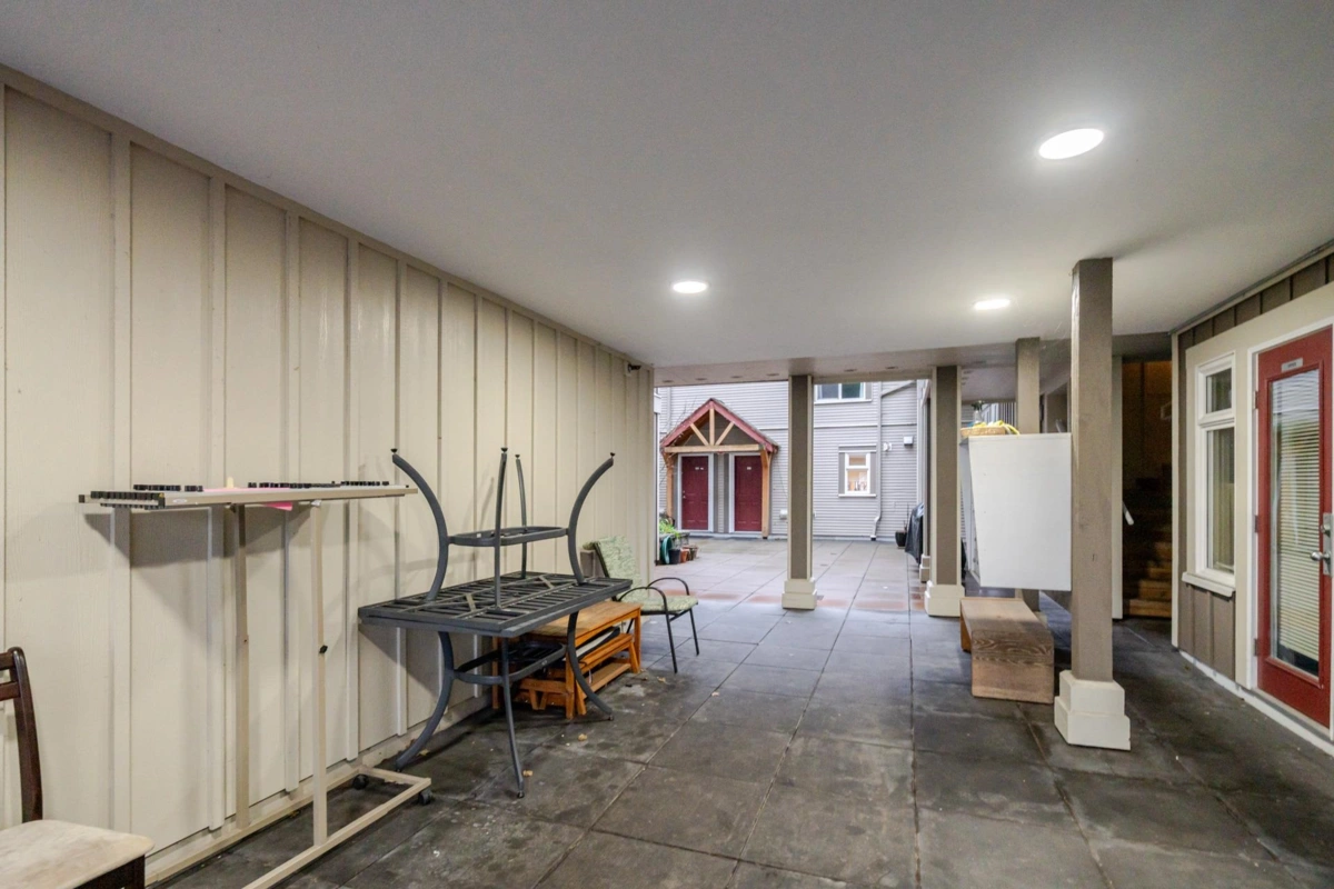 Front Yard Photo of 304 4272 Albert Street, Burnaby, BC