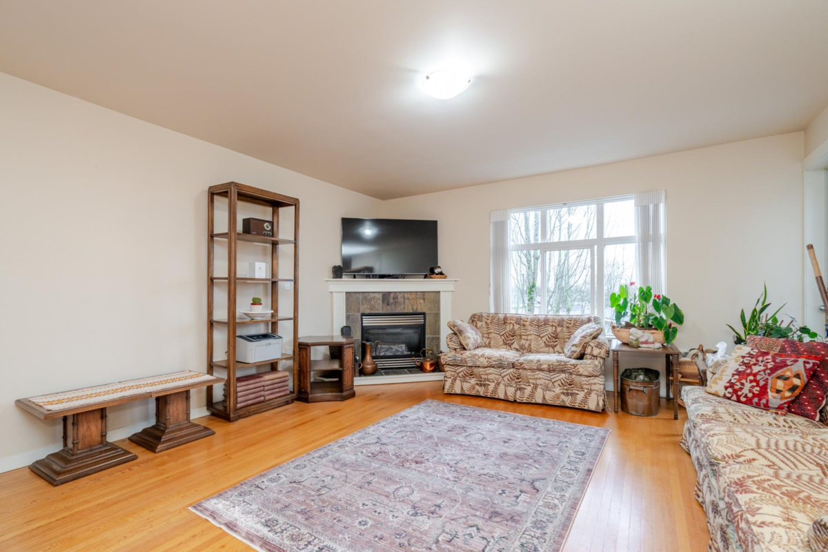 Living Room Photo of 304 4272 Albert Street, Burnaby, BC