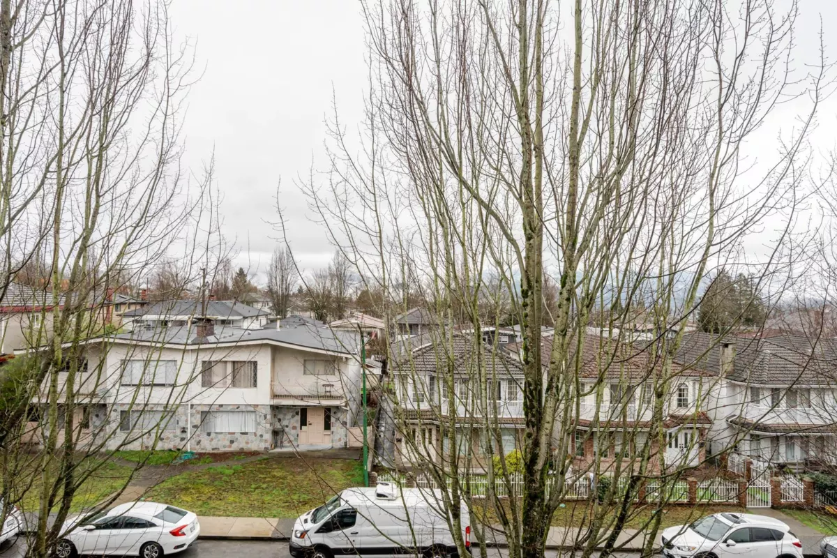 Swimming Pool Photo of 304 4272 Albert Street, Burnaby, BC