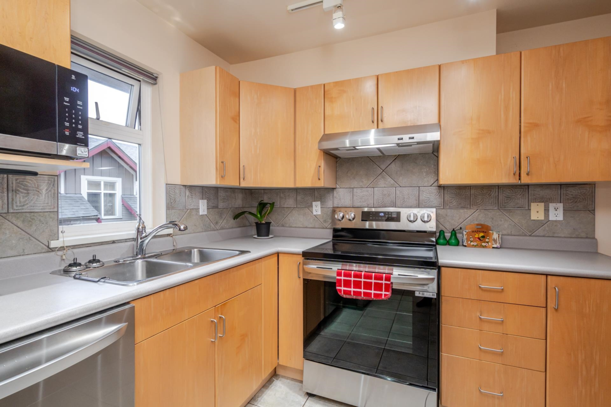 Walk-In Closet Photo of 304 4272 Albert Street, Burnaby, BC