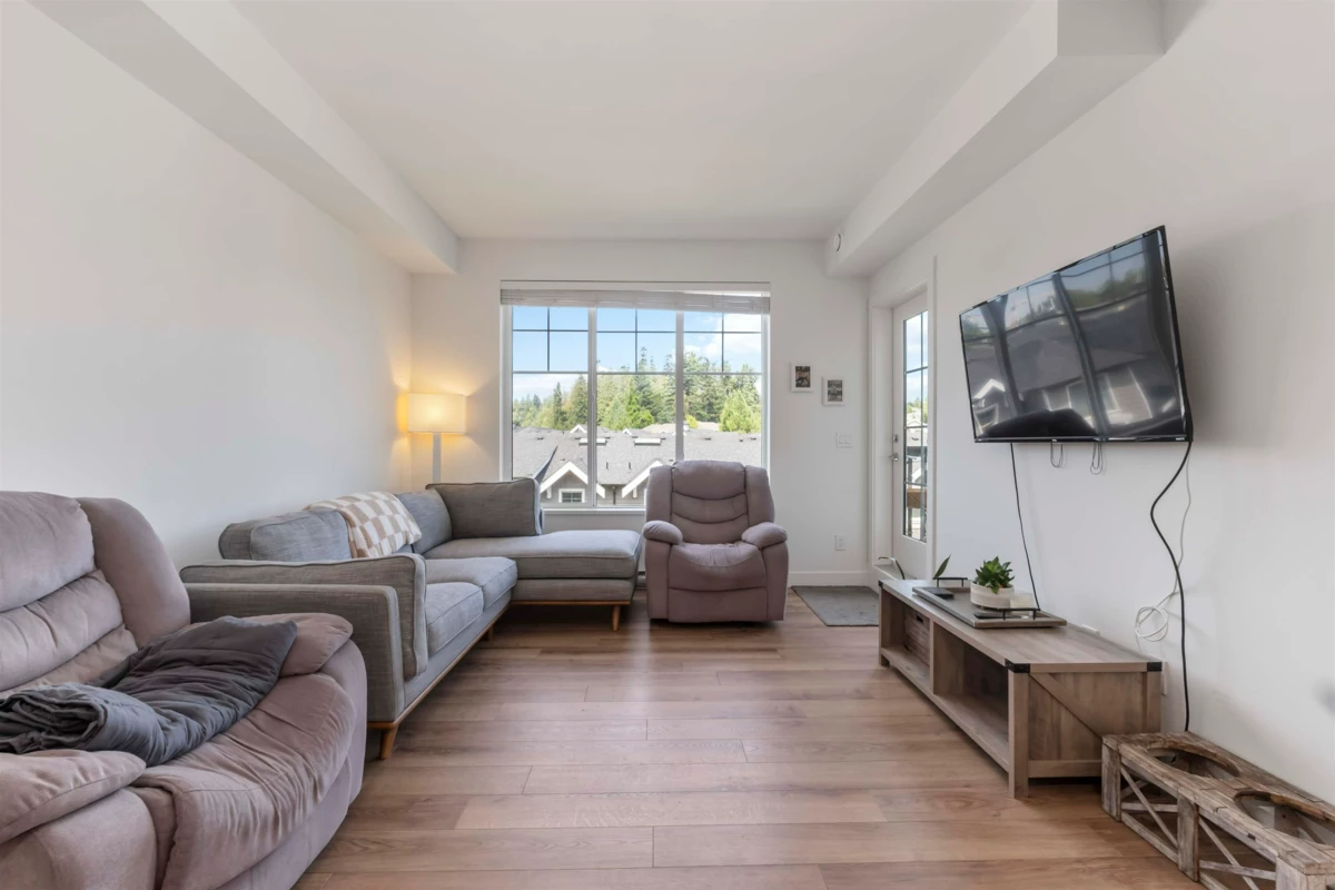 Entry Foyer Photo of A413 20487 65 Avenue, Langley, BC