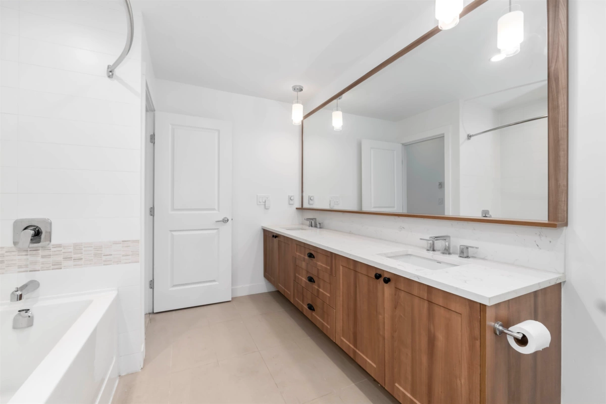 Hot Tub / Spa Photo of A413 20487 65 Avenue, Langley, BC