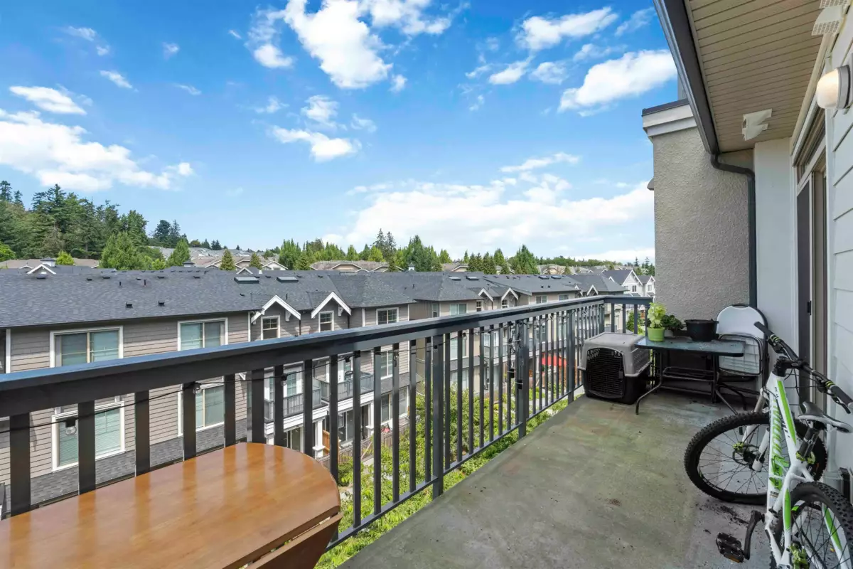 Neighborhood Park Photo Near A413 20487 65 Avenue, Langley, BC