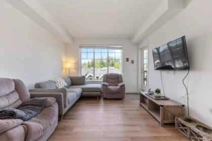 Entry Foyer Photo of A413 20487 65 Avenue, Langley, BC