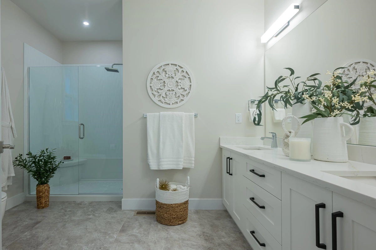 Guest Bathroom Photo of 99 6211 Chilliwack River Road, Chilliwack, BC