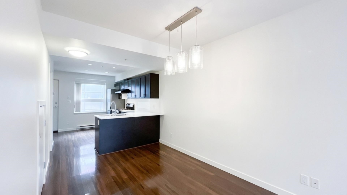 Kitchen Island Photo of 4888 Eldorado Mews, Vancouver, BC