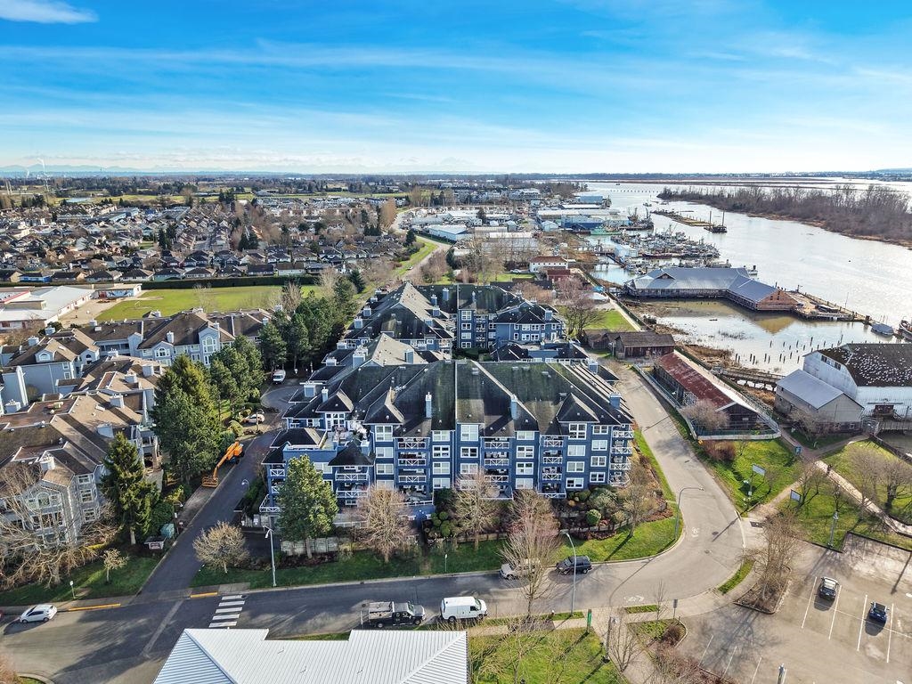 Backyard Photo of 124 12931 Railway Avenue, Richmond, BC