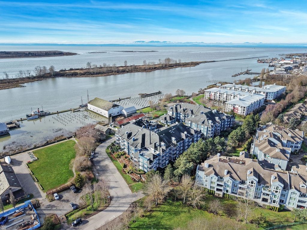 Front Yard Photo of 124 12931 Railway Avenue, Richmond, BC