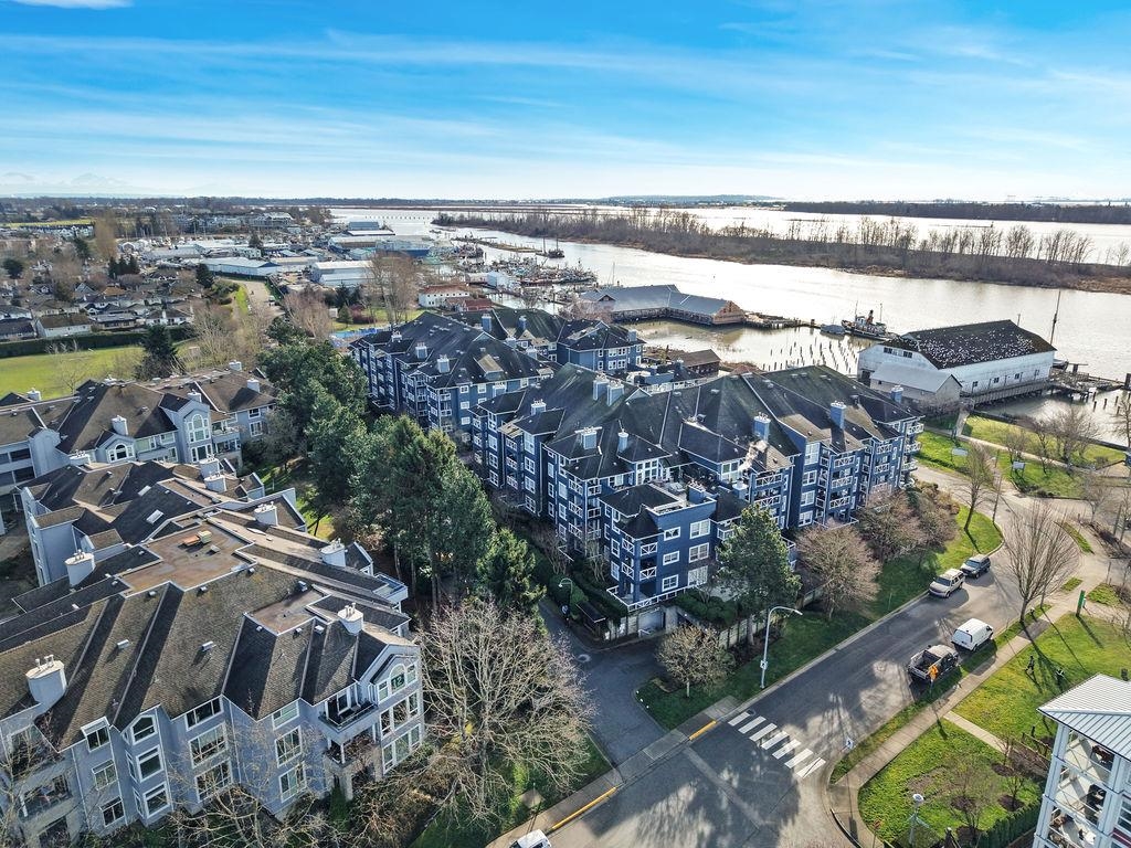Outdoor Deck Photo of 124 12931 Railway Avenue, Richmond, BC