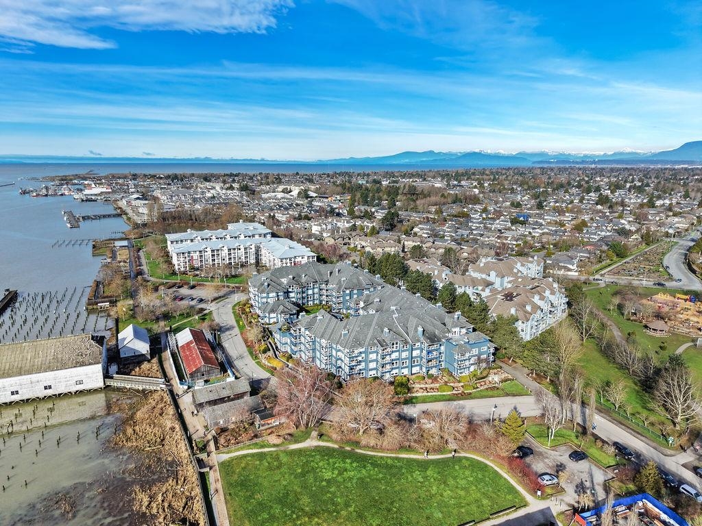 Swimming Pool Photo of 124 12931 Railway Avenue, Richmond, BC