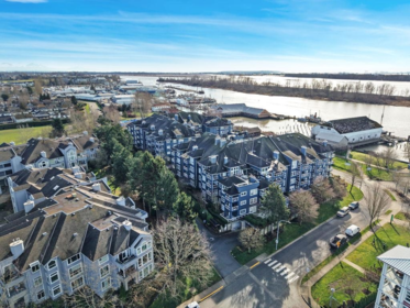 Outdoor Deck Photo of 124 12931 Railway Avenue, Richmond, BC