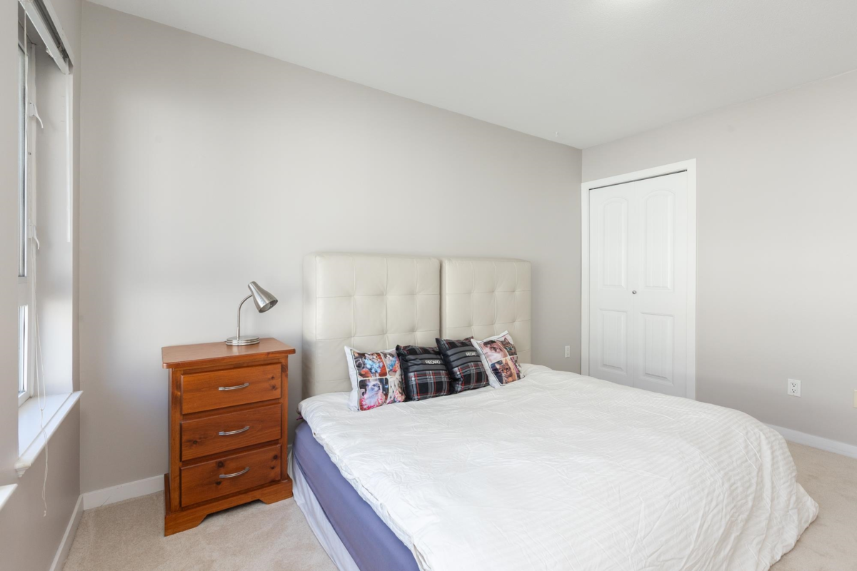 Front Yard Photo of 2 20159 68 Avenue, Langley, BC