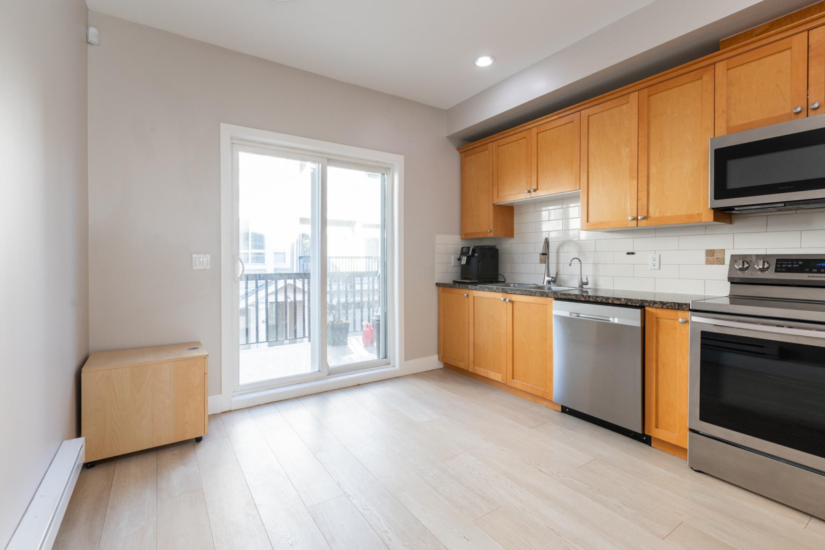 Kitchen Island Photo of 2 20159 68 Avenue, Langley, BC