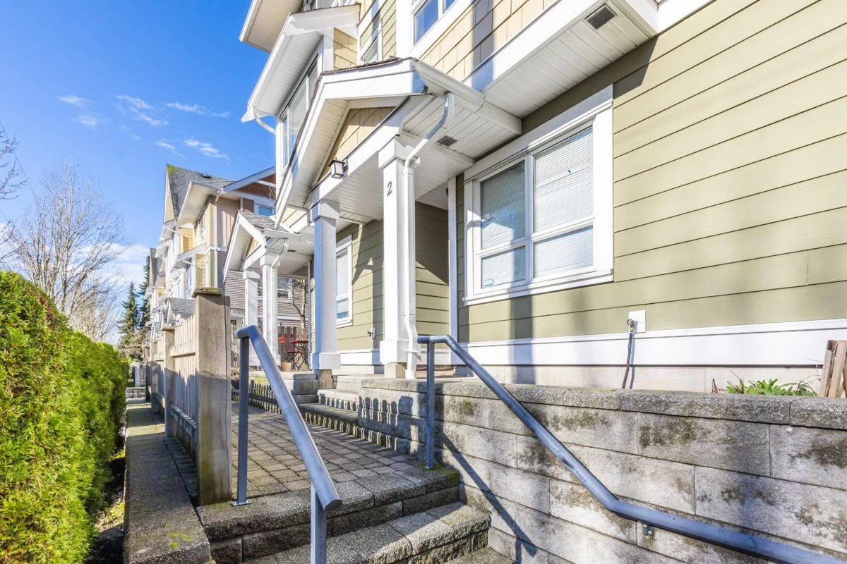 Living Room Photo of 2 20159 68 Avenue, Langley, BC