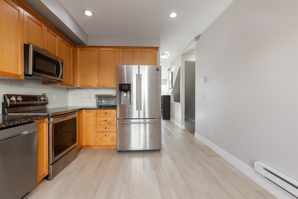 Primary Bathroom Photo of 2 20159 68 Avenue, Langley, BC