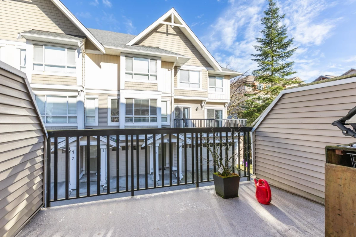 Walk-In Closet Photo of 2 20159 68 Avenue, Langley, BC