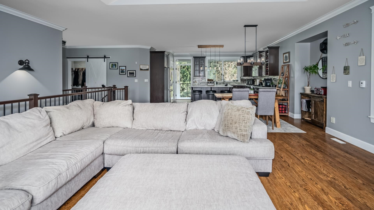 Kitchen Island Photo of 8723 Nottman Street, Mission, BC