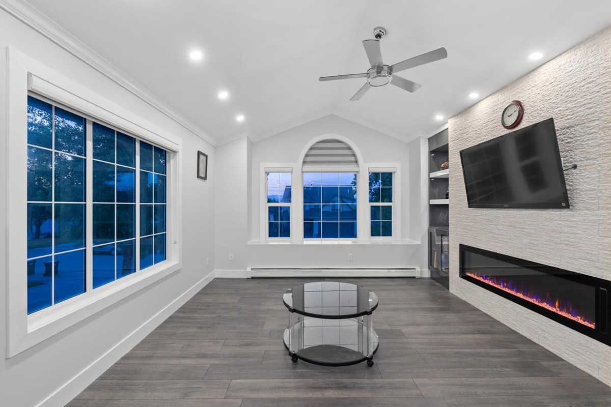 Kitchen Island Photo of 31626 Harmony Court, Abbotsford, BC