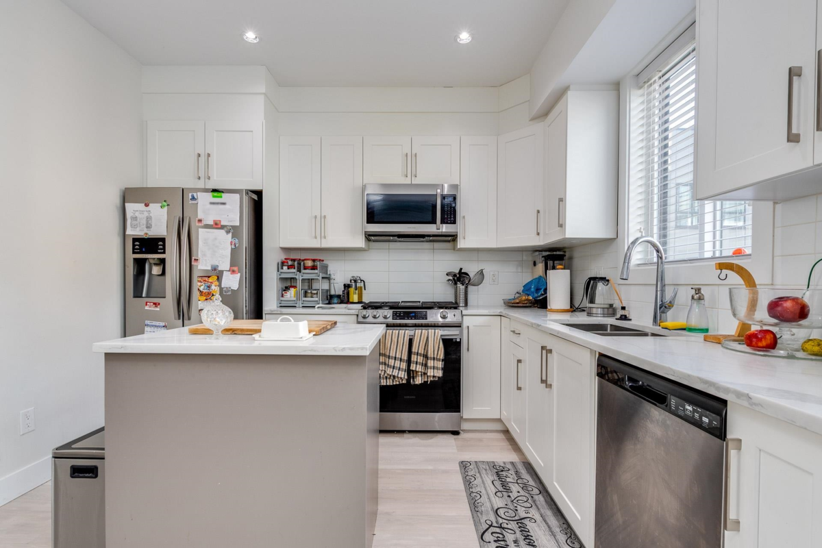Dining Area Photo of 11 19631 55 A Avenue, Langley, BC