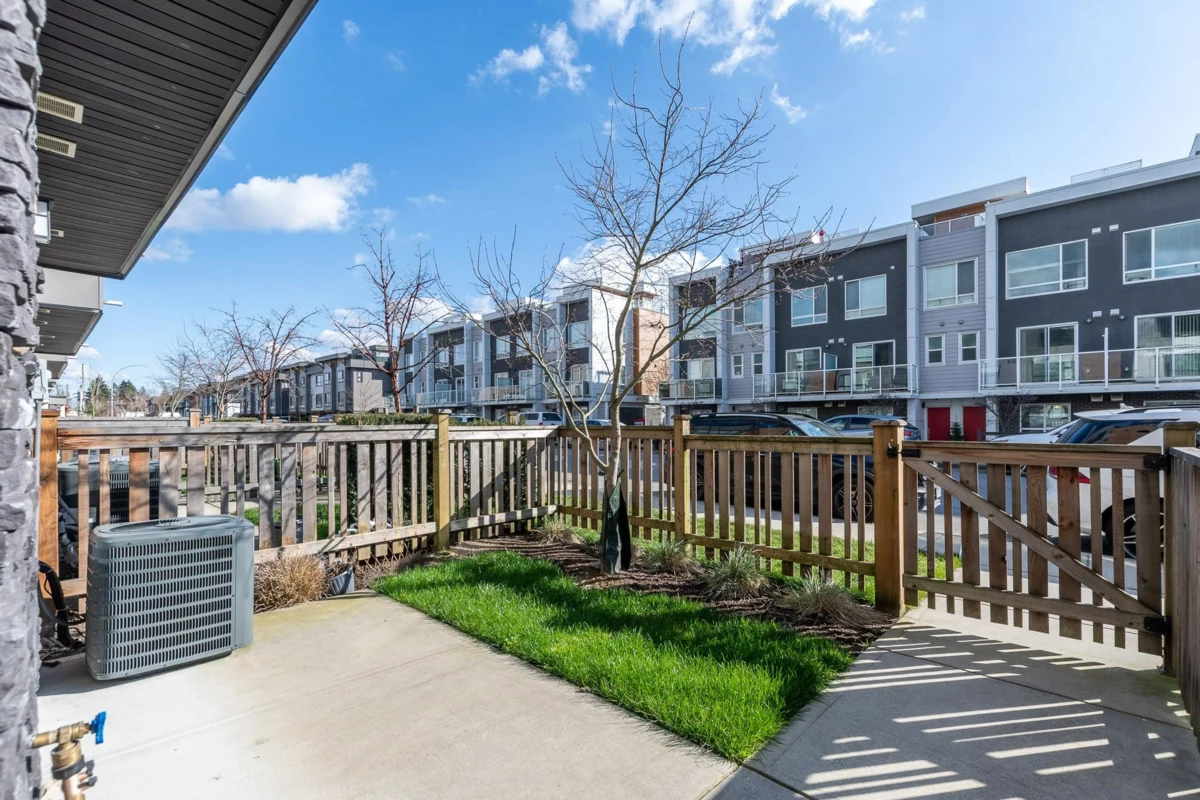 Entry Foyer Photo of 11 19631 55 A Avenue, Langley, BC