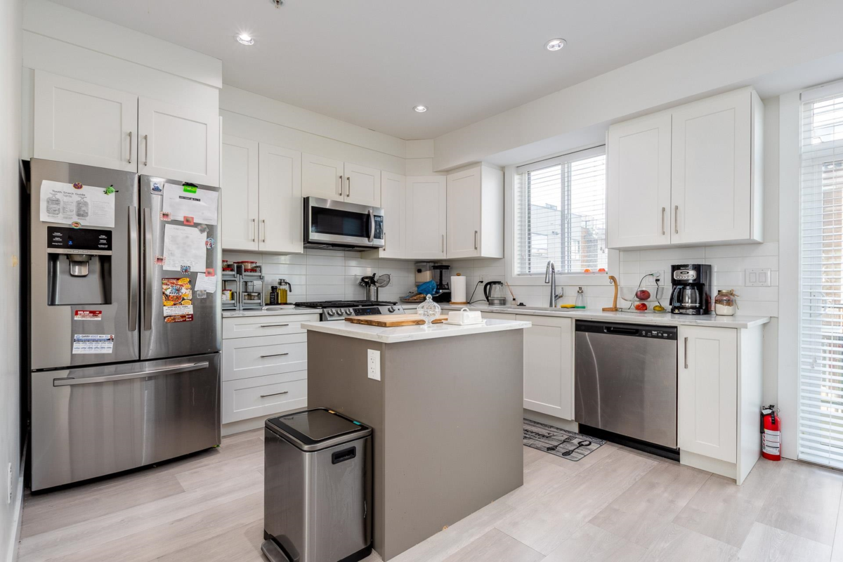 Family Room Photo of 11 19631 55 A Avenue, Langley, BC