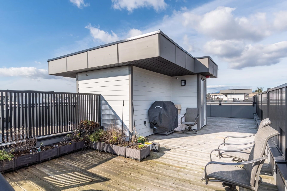 Guest Bathroom Photo of 11 19631 55 A Avenue, Langley, BC